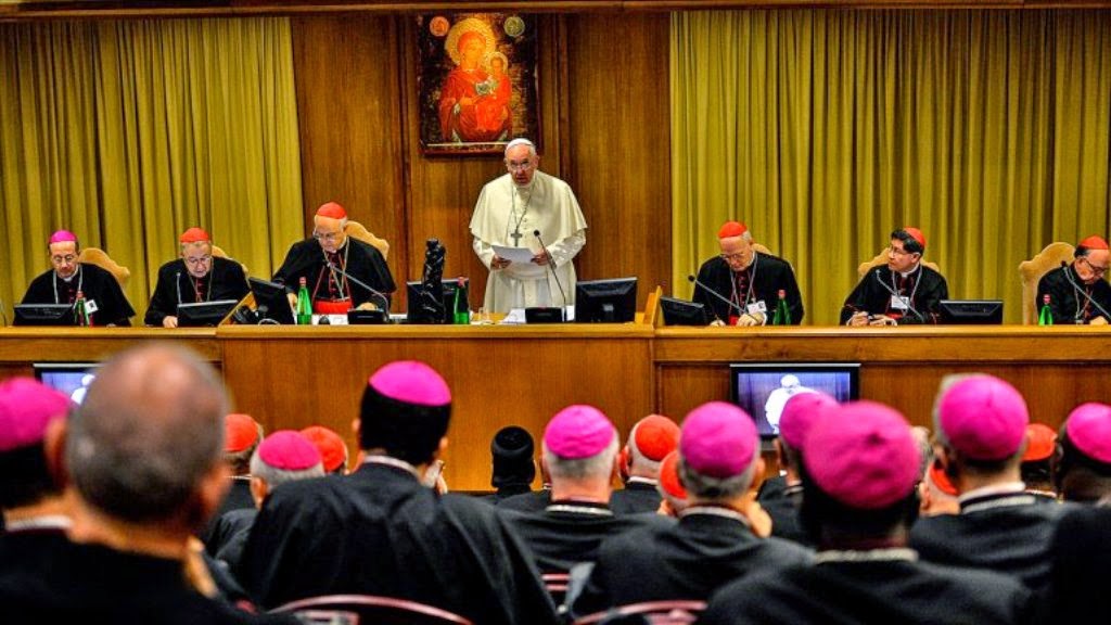 Sínodo de obispos llama a no discriminar las “inclinaciones sexuales”