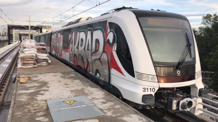 Tren grafiteado GDL Linea 3 SITEUR Pablo Lemus