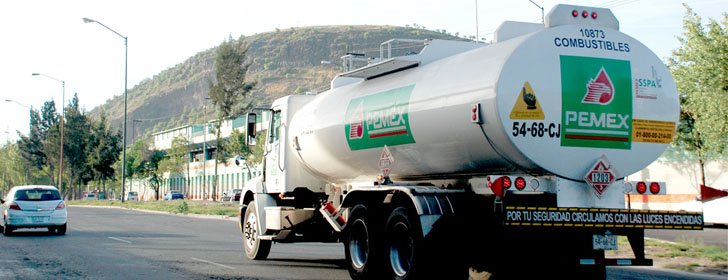 López Obrador anuncia compra de 500 pipas para distribuir gasolina