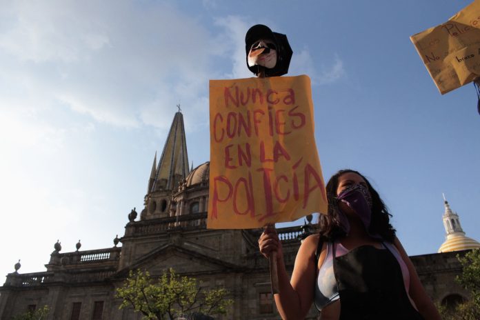 ingrid-protesta-feministas-marcha-guadalajara-centro-jalisco-plaza de armas-enrique alfaro