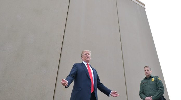 trump muro migrantes partidero el paso texas manifiesto