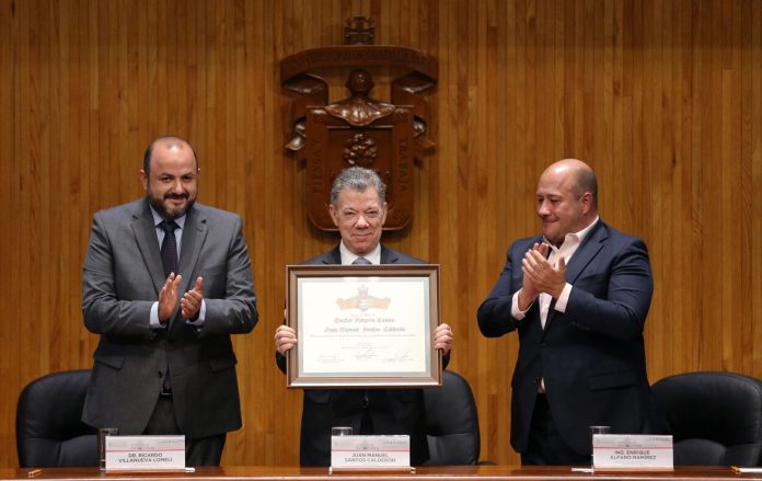 DOCTORADO-honoris causa-partidero-jalisco-udeg-juan manuel santos-colombia