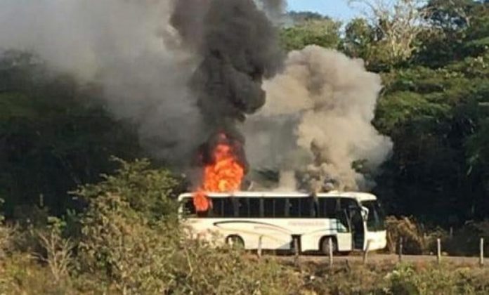 partidero-jalisco-michoacán-balaceras-quema de camión
