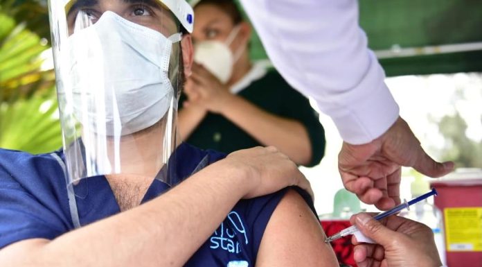 partidero-enrique alfaro ramírez-gobierno de jalisco-vacunas-personal médico