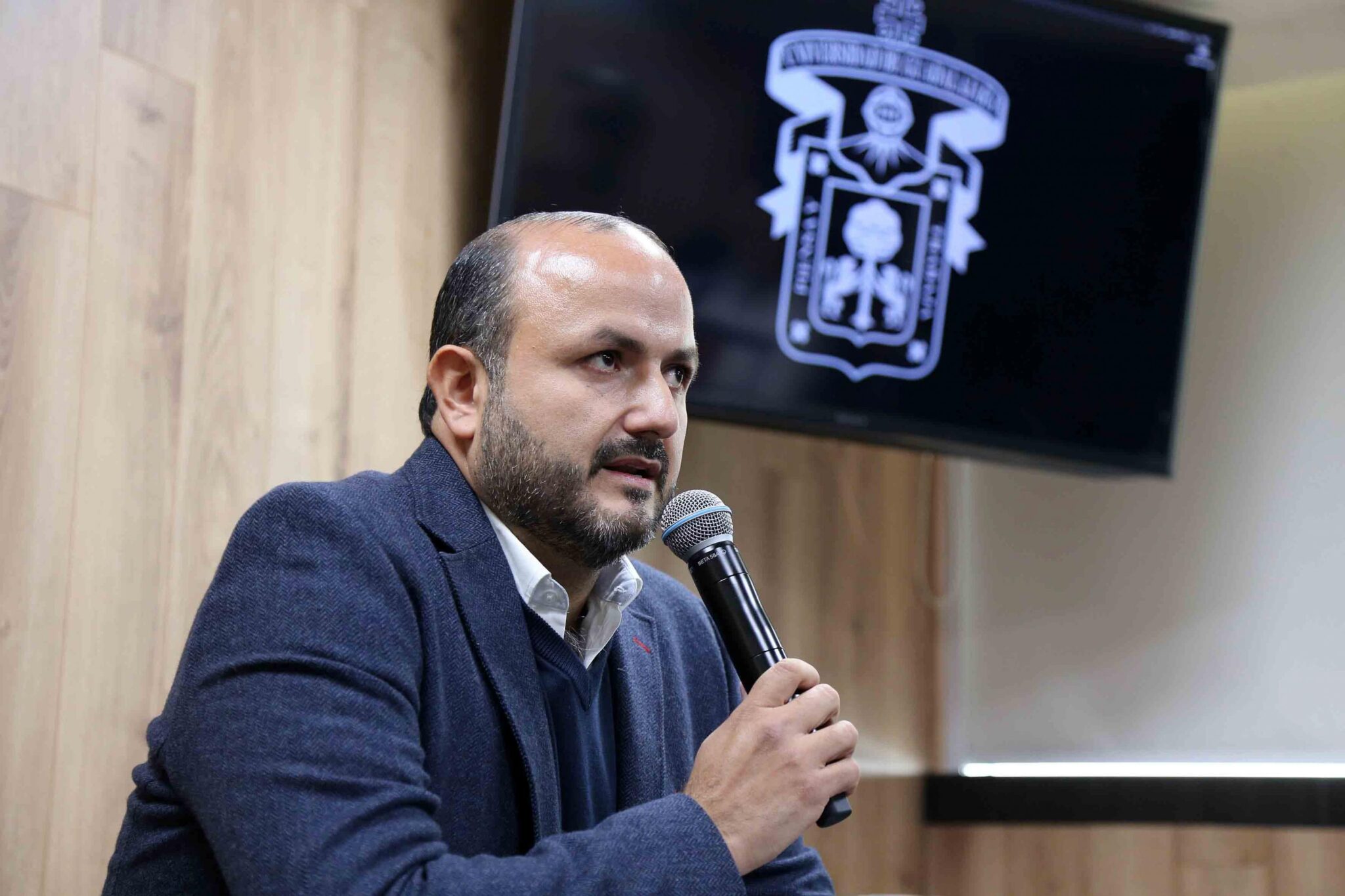 udeg-partidero-presupuesto-enrique alfaro