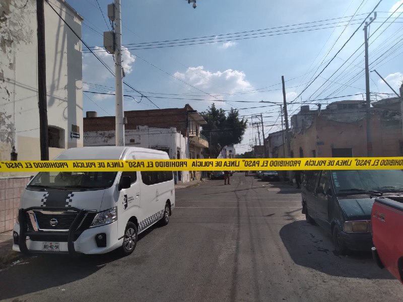 De un tiro en la cabeza, asesinan a mujer en Analco