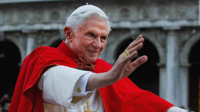 Acusan a Benedicto XVI de no actuar ante casos de abusos a menores