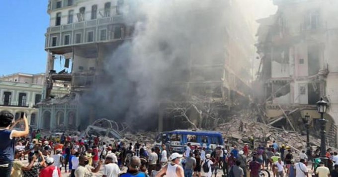 VIDEOS: Explosión destruye hotel en La Habana; hay por el momento 4 muertos
