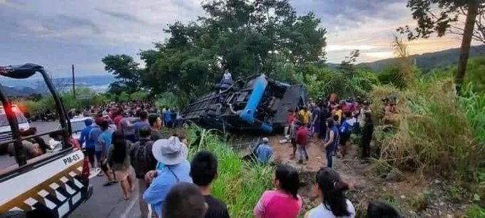 Nueve muertos y 28 heridos por volcadura de camión en Chiapas