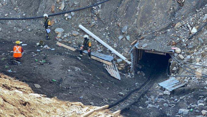 Se derrumba pozo en mina de Coahuila, quedan atrapados 9 trabajadores