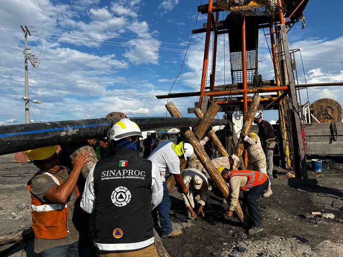 Partidiario: Chile sacó vivos a 33 mineros; México sepulta a 10, quizás con vida
