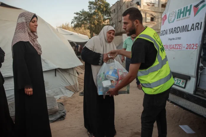 Ayuda humanitaria para los afectados. Foto: TRT, AA.
