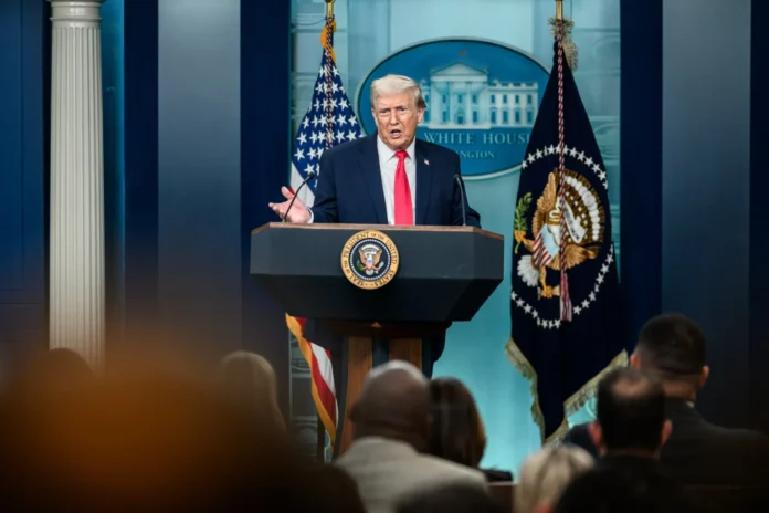 donal trump lanzó un nuevo últimatum para que irán libere el paso en el estrecho de ormuz
