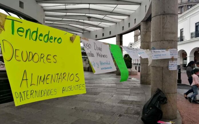 padres deudores alimentarios