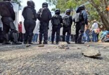Comuneros de Sevina denuncian agresiones durante manifestación en Casa Michoacán