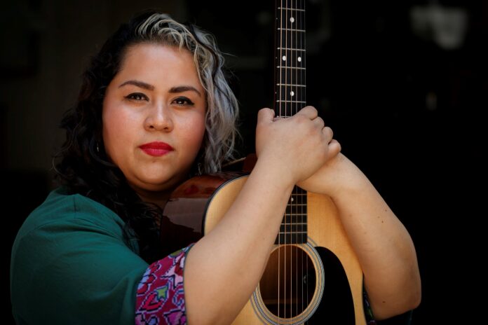 Vivir Quintana, intérprete de música feminista.