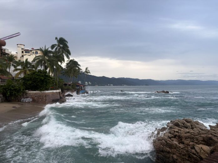 huracan vance avanza en acapulco