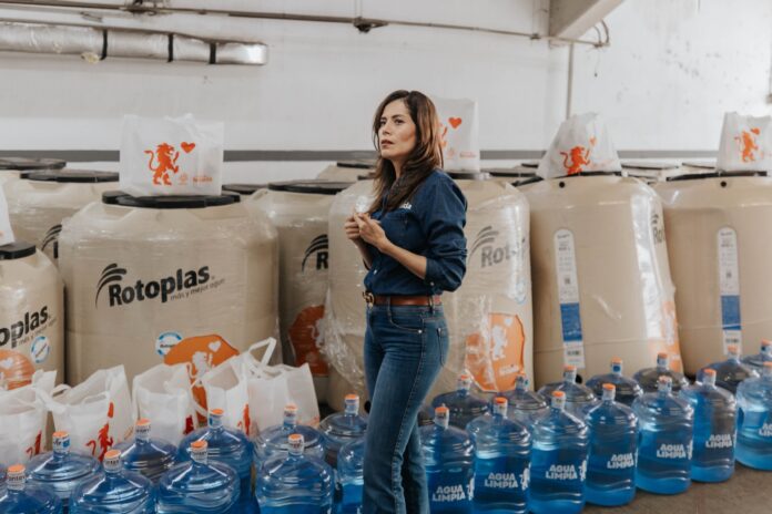 HVB7RTKa4AAQBnB tinacos de verónica delgadillo con agua sucia en guadalajara